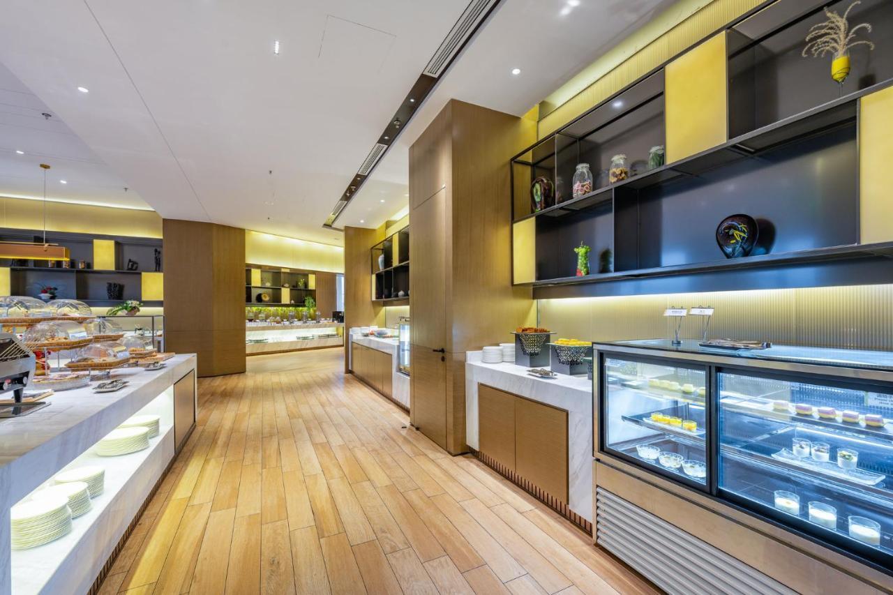 Holiday Inn Shanghai Huaxia By Ihg - Overlooking City Scenery At Sky View Restaurant Exterior foto