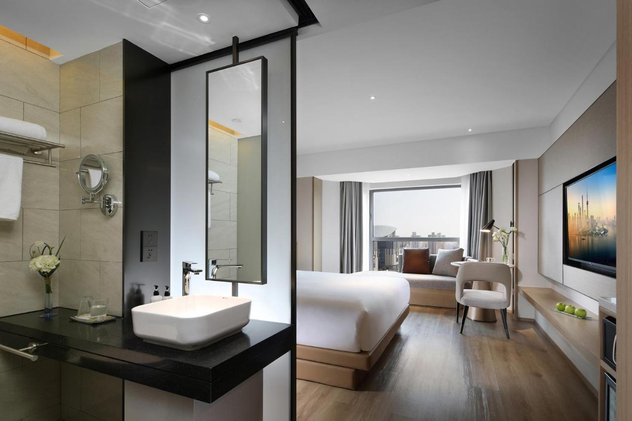 Holiday Inn Shanghai Huaxia By Ihg - Overlooking City Scenery At Sky View Restaurant Exterior foto