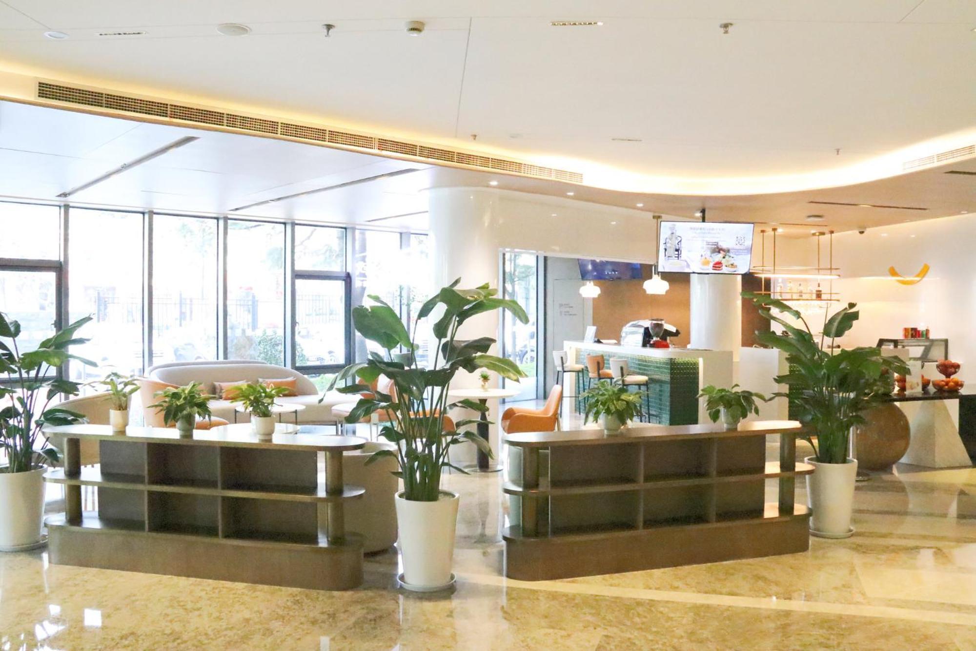 Holiday Inn Shanghai Huaxia By Ihg - Overlooking City Scenery At Sky View Restaurant Exterior foto
